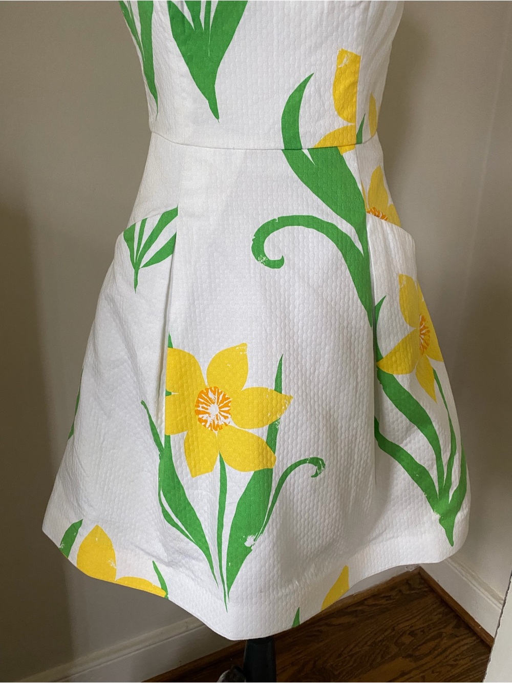 Lilly Pulitzer⎼NWOT White Strapless Fit & Flare Daffodil Dress, Sz 0 - Picture 4 of 9